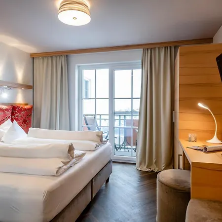 Отель Stemp Wellnessresort 4 Sterne Superior