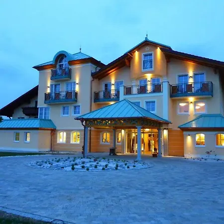 Stemp Wellnessresort 4 Sterne Superior Бюхльберг